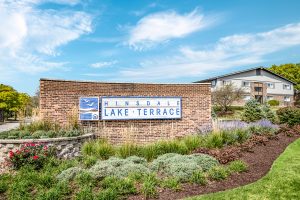 Exterior sign of Hinsdale Lake Terrace and landscaping