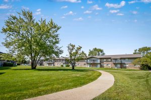 Exterior of Hinsdale Lake Terrace and trees